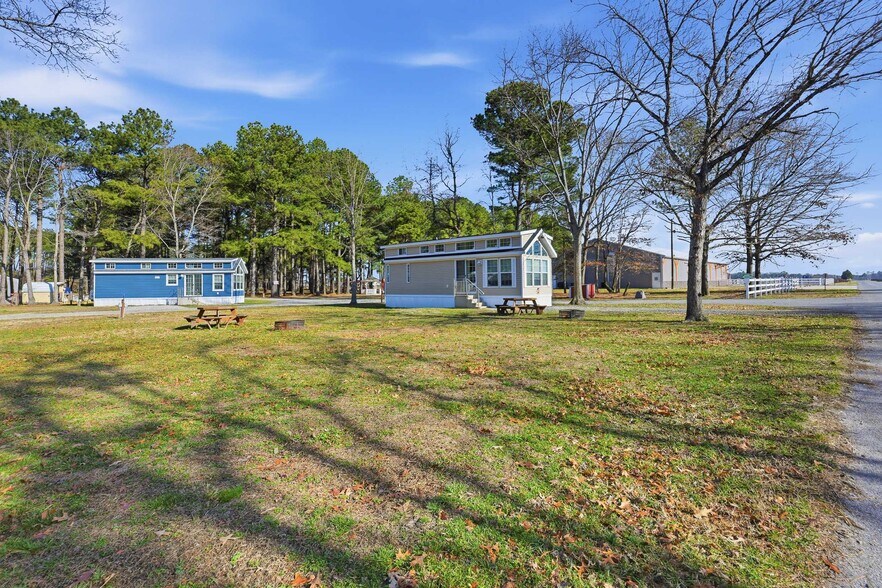 More Photos Of 89 Hunting Quarter Rd, Greenwood Trailer Camper Park For Sale