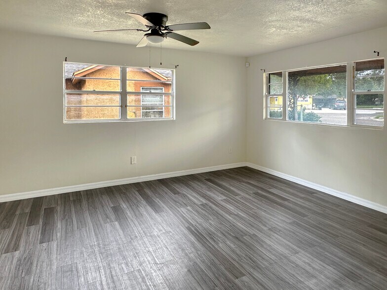 More Photos Of 1904 Historic Goldsboro Blvd, Sanford Flex For Sale