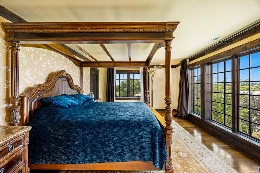 More Photos Of 4122 186th Blvd, Russell Specialty For Sale
