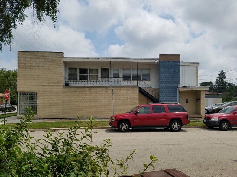 More Photos Of 4023-4025 Church St, Skokie Storefront Retail Residential For Sale