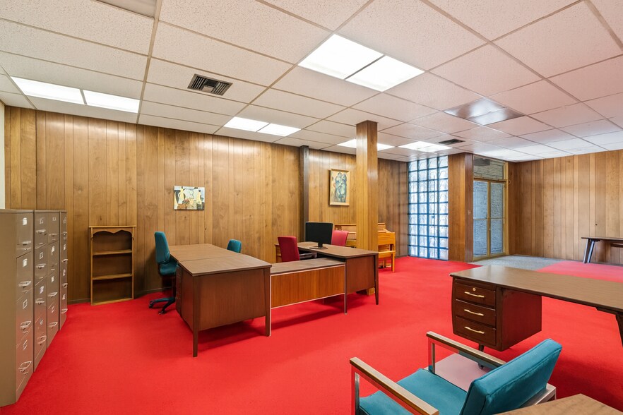 More Photos Of 5008 Eagle Rock Blvd, Los Angeles Office For Sale