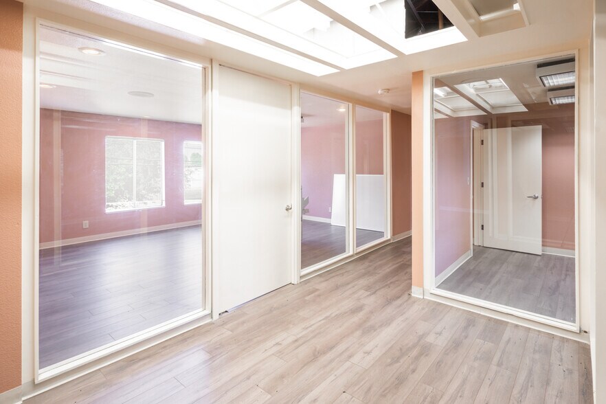 More Photos Of 1227 Bridge St, Yuba City Office For Sale