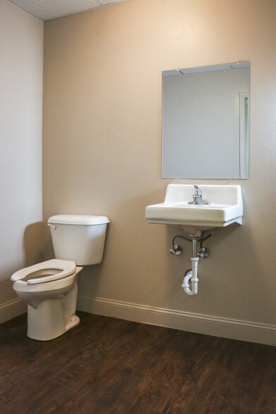 More Photos Of 1814 N Market St, Shreveport Manufacturing For Sale