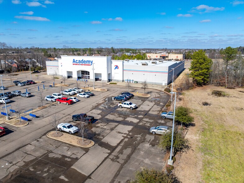 More Photos Of 160 Hollywood Blvd, Starkville Freestanding For Sale