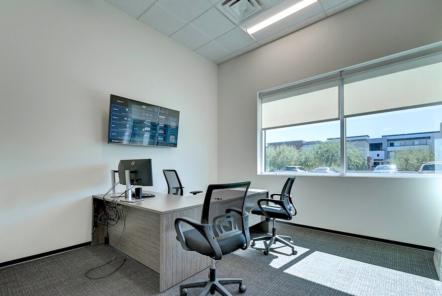 More Photos Of 565 E Germann Rd, Gilbert Warehouse For Lease