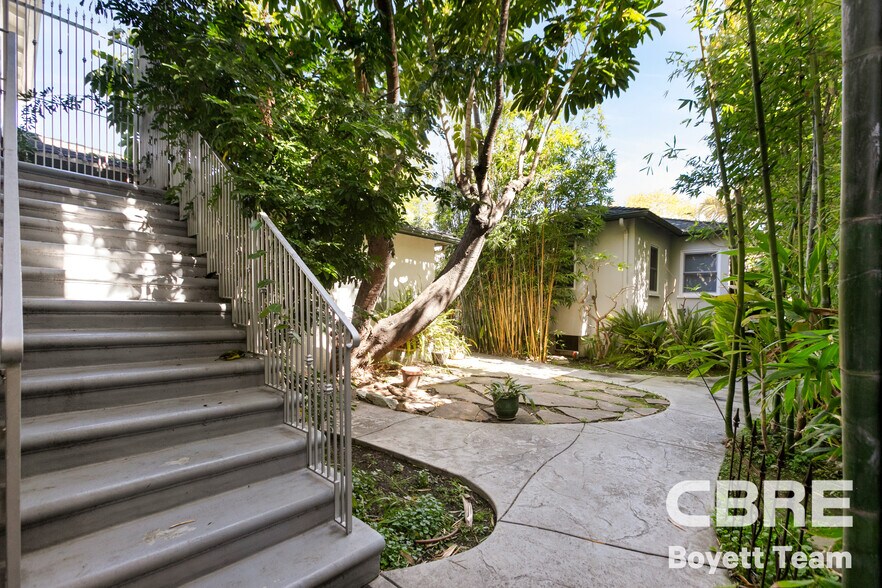 More Photos Of 1453 Centinela Ave, Santa Monica Apartments For Sale