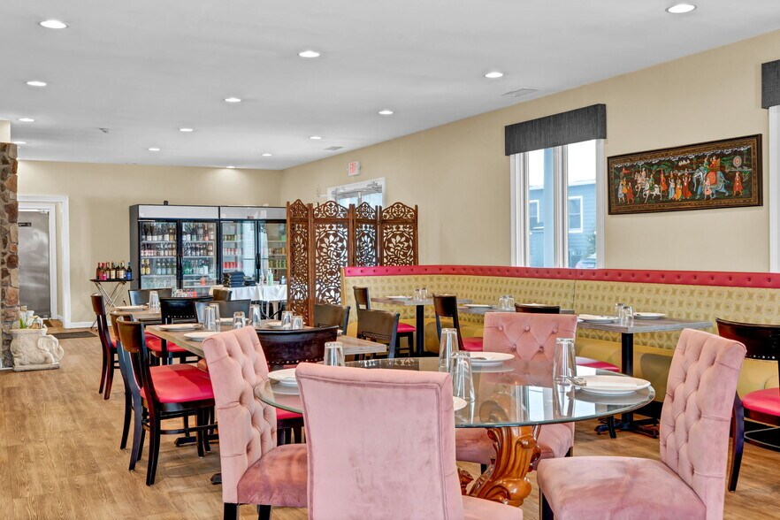 More Photos Of 93 Elm St, Old Saybrook Restaurant For Sale