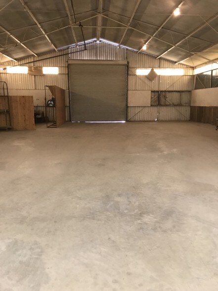 More Photos Of 300 W Central Ave, Comanche Showroom For Sale