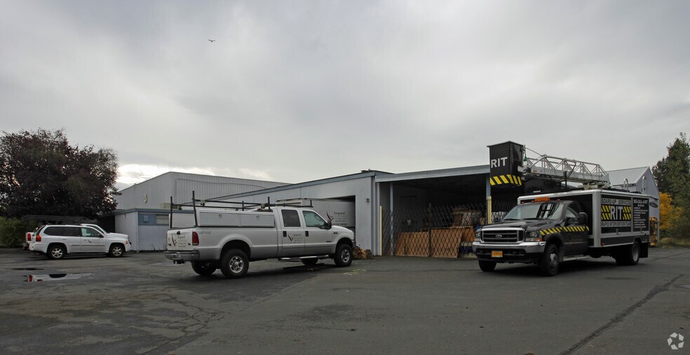 More Photos Of 4288 SE International Way, Milwaukie Industrial For Sale