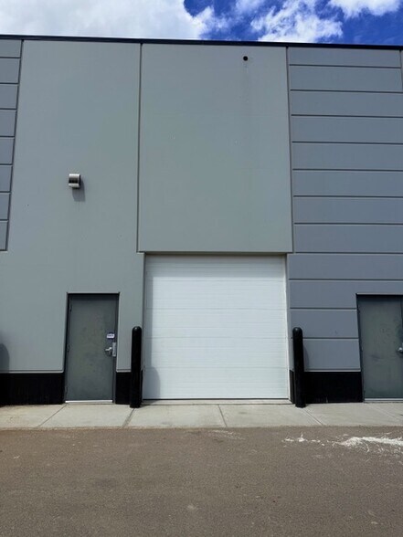 More Photos Of 6520 36 St NE, Calgary Freestanding For Sale