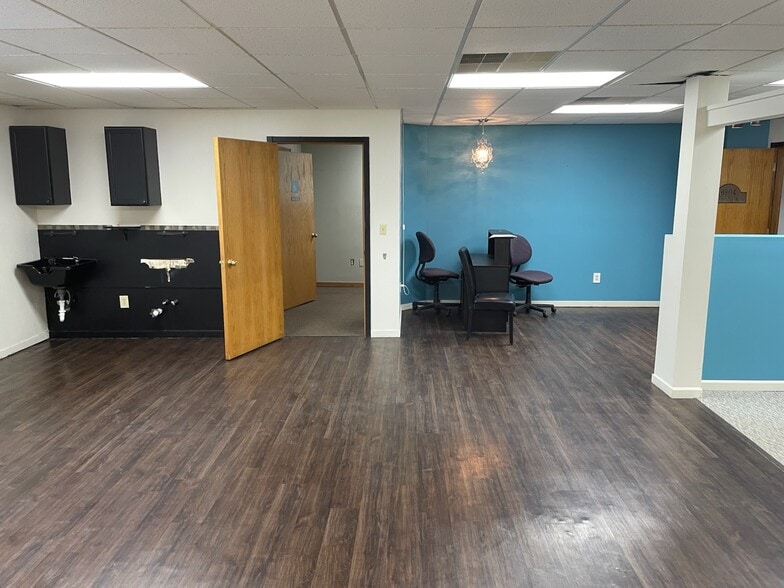 More Photos Of 6904 Gratiot Rd, Saginaw Office For Lease