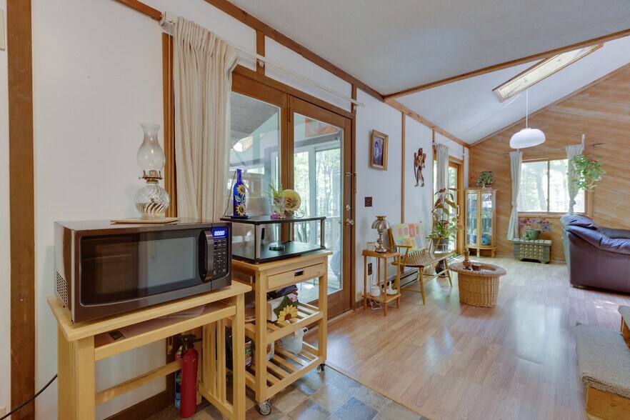 More Photos Of 11 Mountainside Dr, Berkeley Springs Specialty For Sale