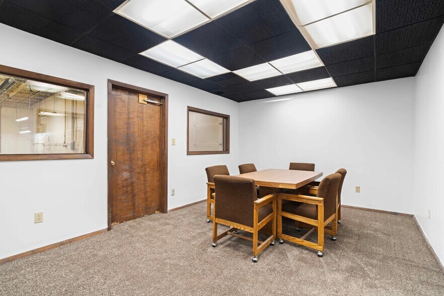 More Photos Of 15 S Worthington St, Youngstown Warehouse For Sale