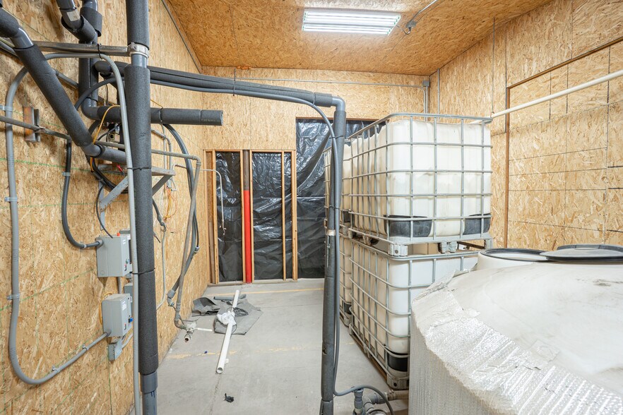 More Photos Of 319 Main St N, Kimberly Warehouse For Sale