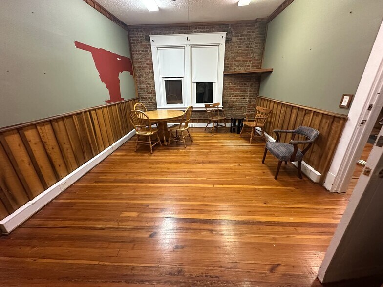 More Photos Of 117 Broad St, Kingsport Storefront For Lease