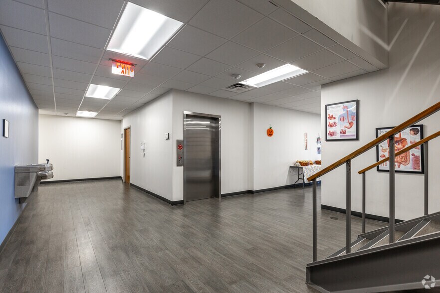 More Photos Of 8267 Elmbrook Dr, Dallas Office For Lease