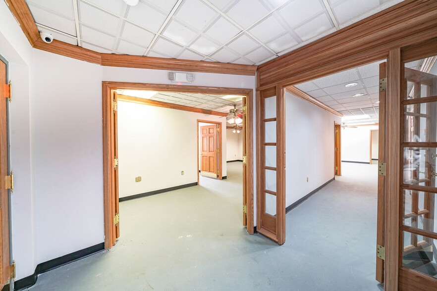 More Photos Of 8023 Malcolm Rd, Clinton Medical For Lease