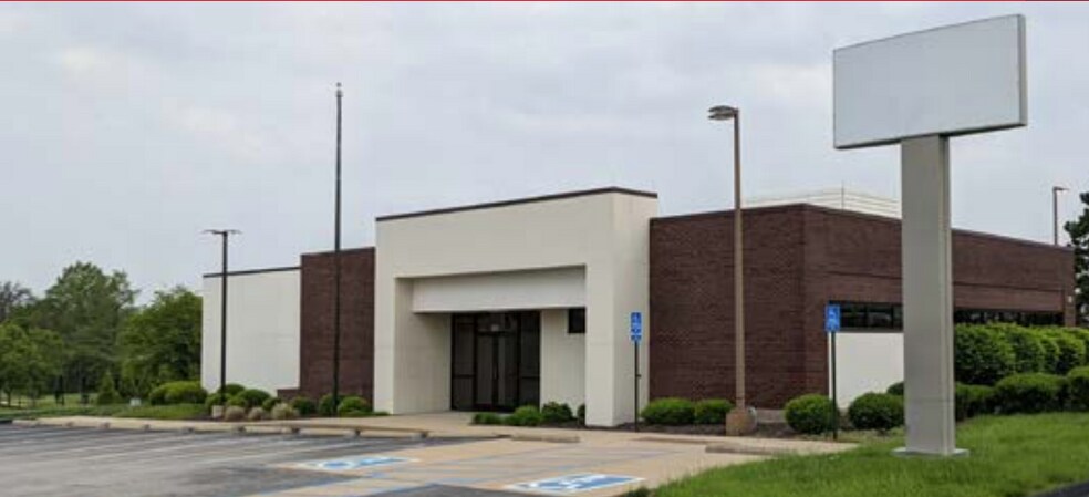 More Photos Of 17410 E US Highway 24, Independence Bank For Sale