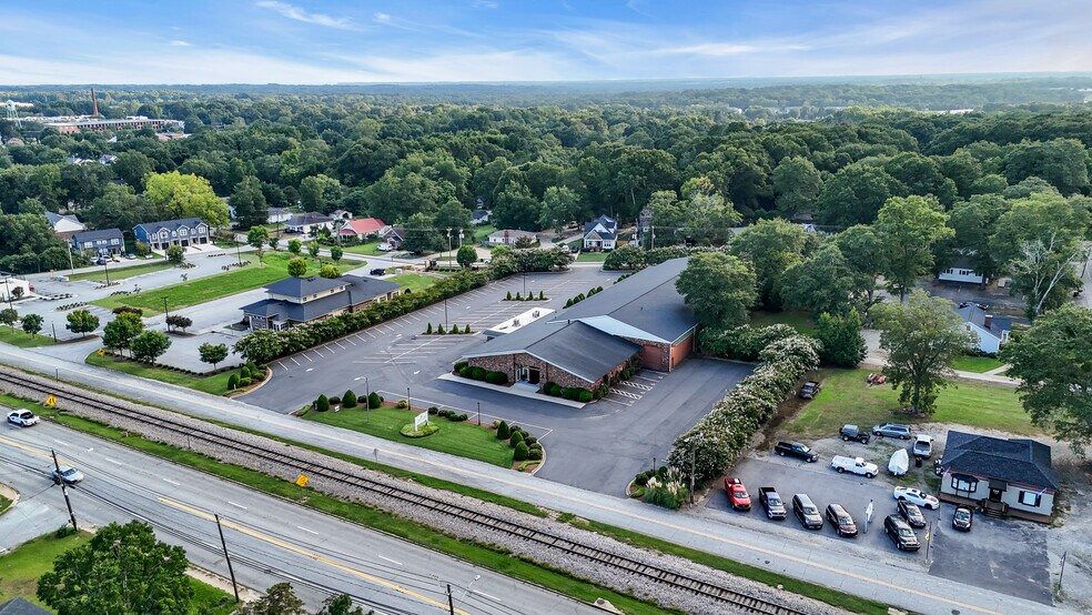 More Photos Of 313 N Main St, Simpsonville Freestanding For Sale