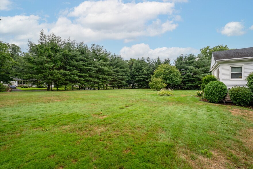 More Photos Of 135 Cooper St, Agawam Specialty For Sale