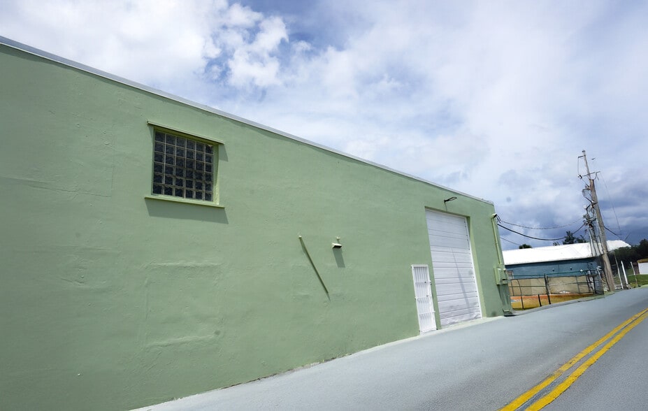 More Photos Of 821 27th St, West Palm Beach Warehouse For Lease