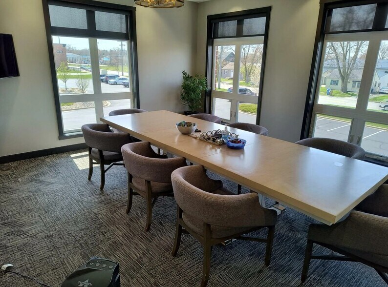 More Photos Of 530 N Indiana Ave, Crown Point Office For Lease