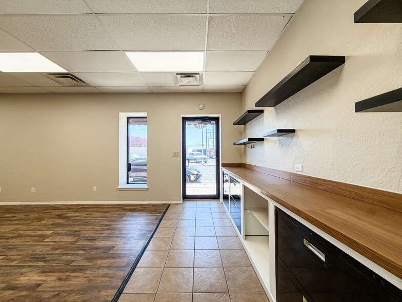 More Photos Of 120 S Rock Island Ave, El Reno Storefront Retail Office For Lease
