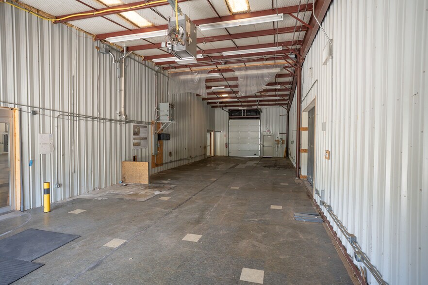 More Photos Of 11075 Parker Dr, Irwin Warehouse For Sale