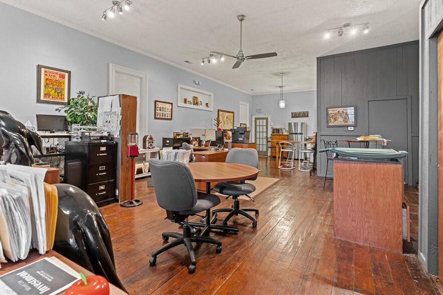 More Photos Of 1550 Lewis Center Rd, Lewis Center Freestanding For Sale