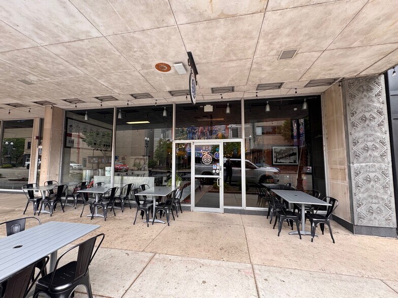 More Photos Of 814-820 La Salle St, Ottawa Storefront For Sale