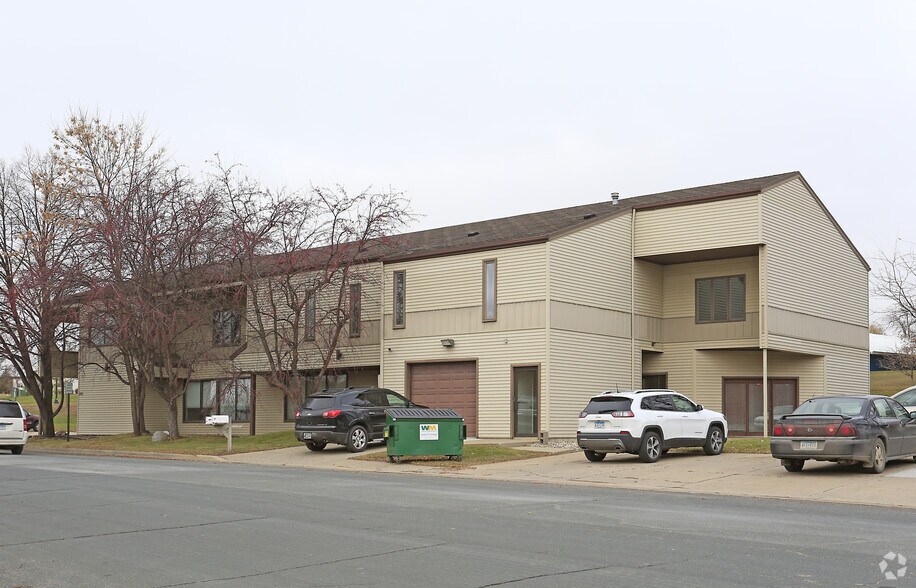 More Photos Of 555 3rd Ave NW, Hutchinson Office For Sale