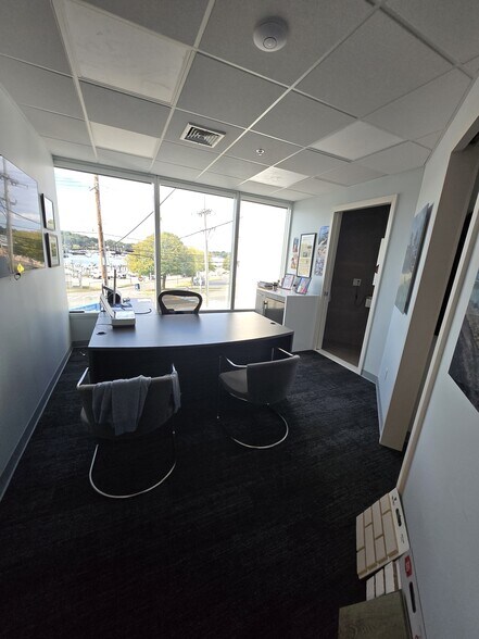 More Photos Of 36 N New York Ave, Huntington Office For Lease