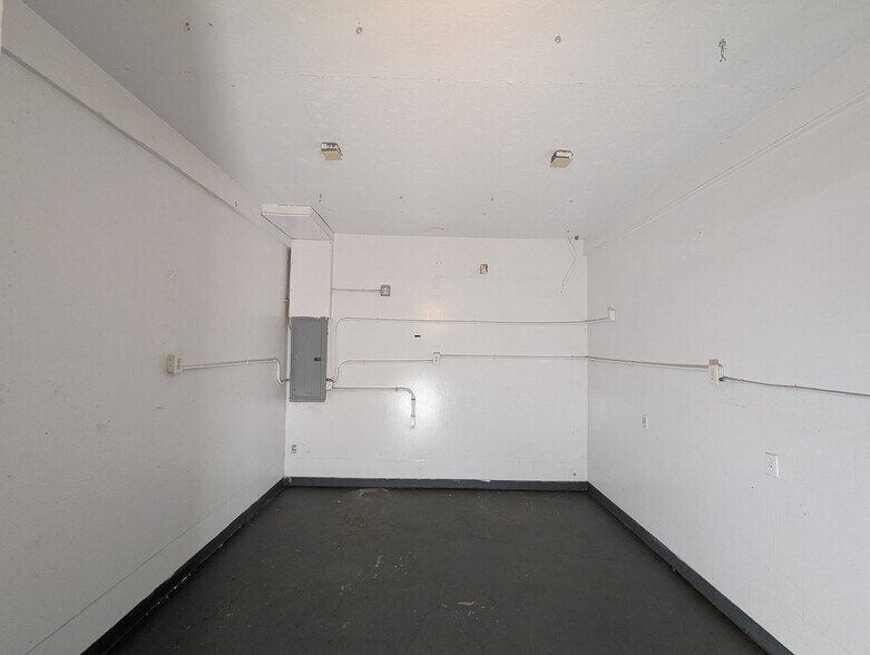 More Photos Of 2740 Echo Ln, Eugene Industrial For Lease