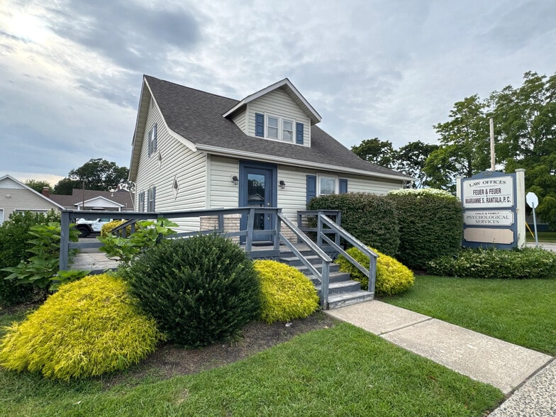 Primary Photo Of 124 Medford Ave, Patchogue Office For Sale