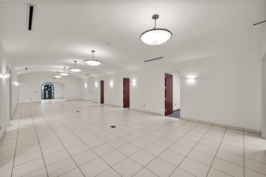 More Photos Of 820 Central Dr, Colleyville Office For Sale