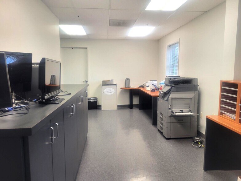 More Photos Of 1400 Front Ave, Lutherville Office For Sale