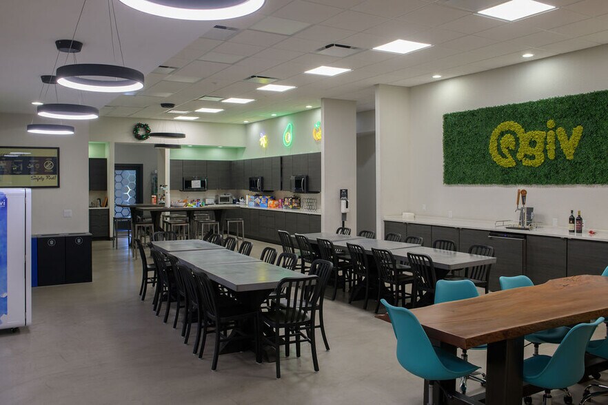 More Photos Of 207 Bartow Rd, Lakeland Office For Sale