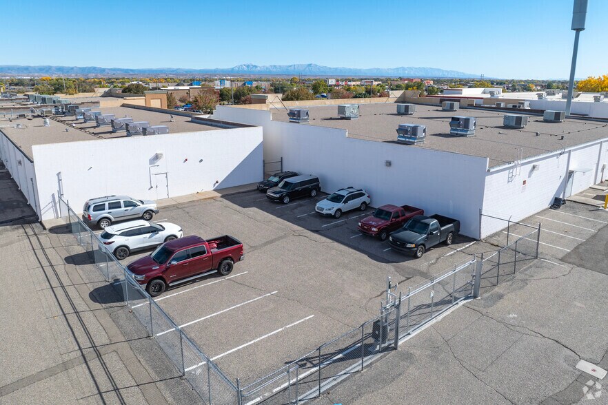 More Photos Of 3211-3231 Coors Blvd SW, Albuquerque Unknown For Lease