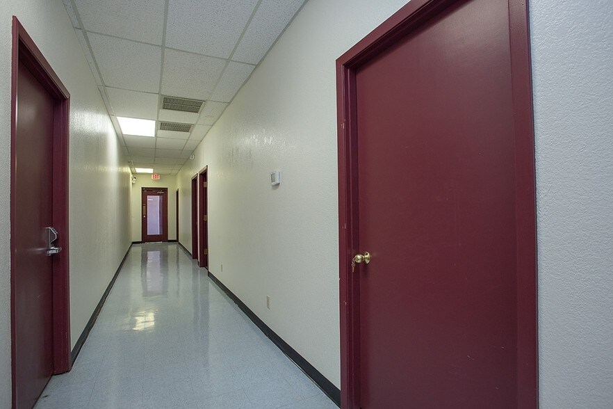 More Photos Of 3118 E McDowell Rd, Phoenix Office For Lease