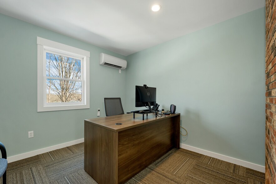 More Photos Of 252 Daniel Webster Hwy, Meredith Office For Sale
