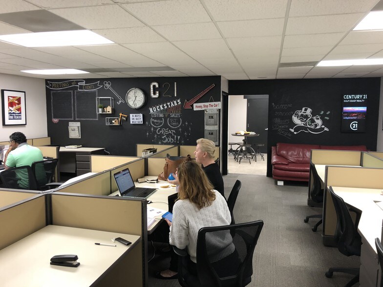 More Photos Of 13031 McGregor Blvd, Fort Myers Office For Lease