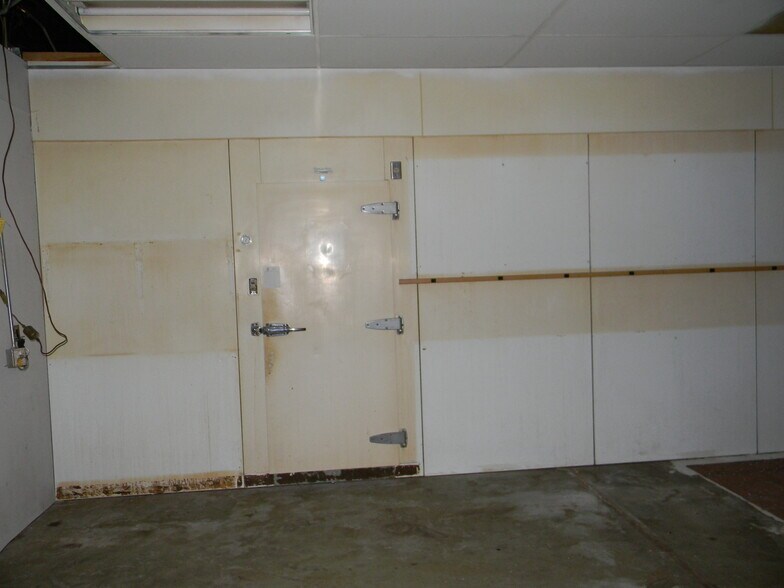 More Photos Of 8575 N County Road 25A, Piqua Flex For Lease