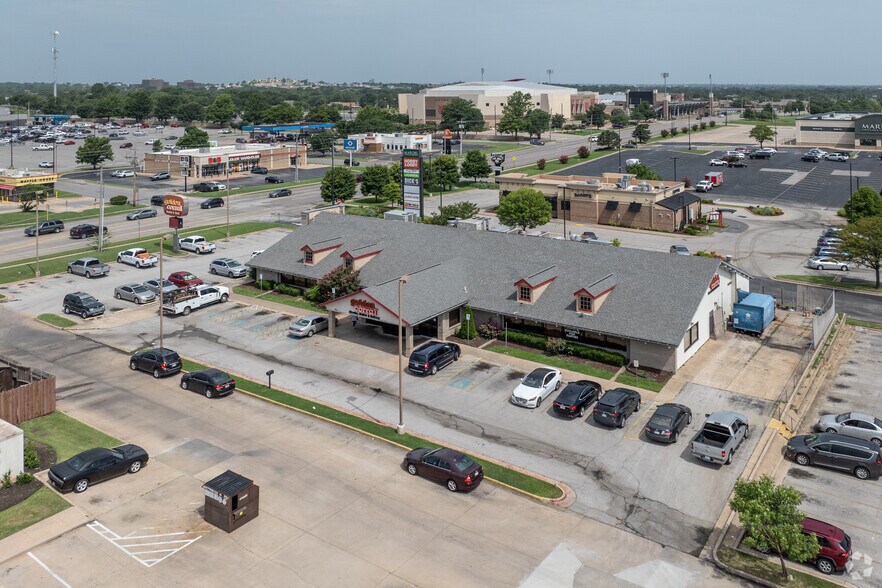 More Photos Of 9711 E 71st St, Tulsa General Retail For Sale