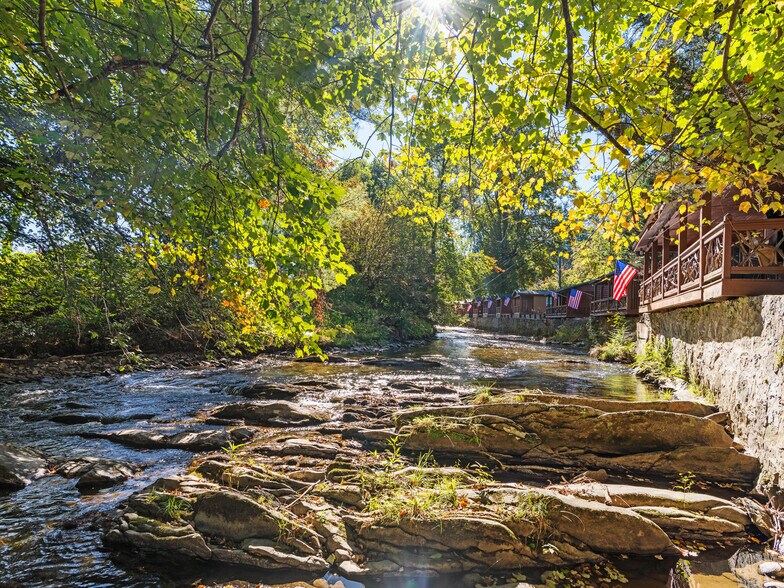 More Photos Of 125 Tee Pee Dr, Whittier Hotel For Sale