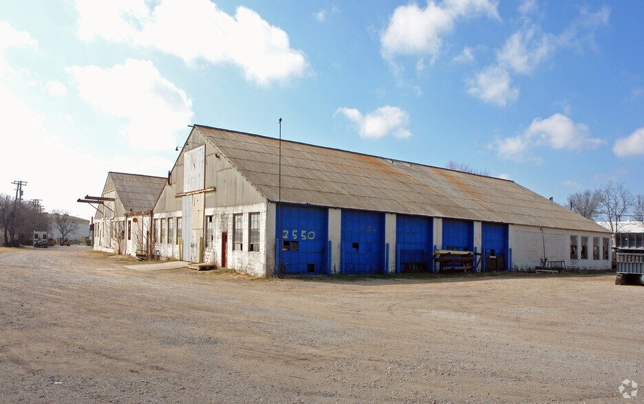 More Photos Of 2550 NE 28th St, Fort Worth Warehouse For Lease