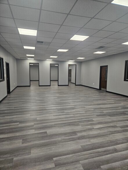 More Photos Of 1512 Hooker Rd, Greenville Showroom For Sale