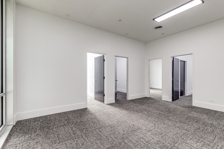 More Photos Of 2824 Valley View Ln, Farmers Branch Medical For Sale