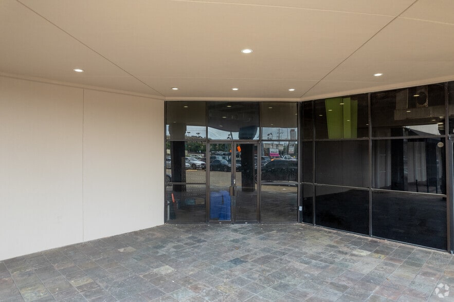 More Photos Of 5887 Westheimer Rd, Houston Unknown For Lease