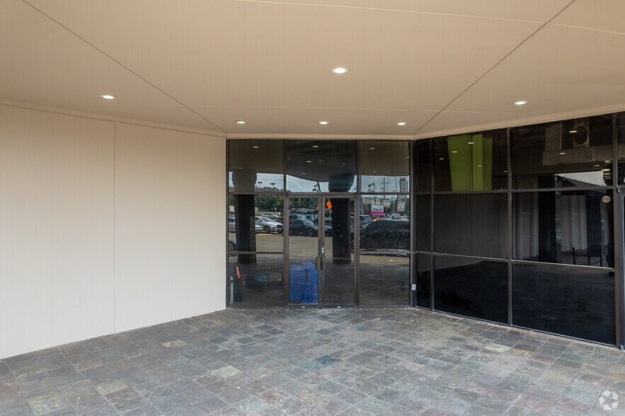 More Photos Of 5887 Westheimer Rd, Houston Unknown For Lease