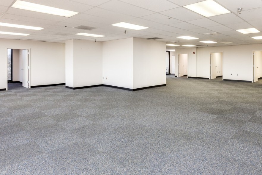 More Photos Of 6910 Richmond Hwy, Alexandria Office For Lease